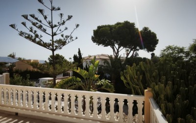 A fully renovated corner bungalow with a large garden.